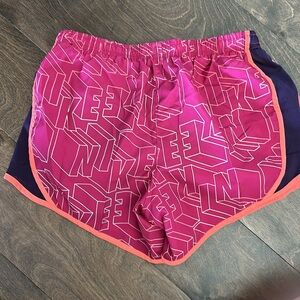 Girls Nike Shorts L